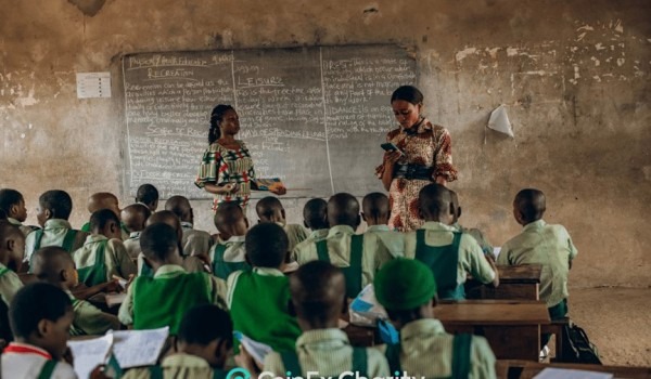 کوینکس دانش‌آموزان نیجریه را صاحب قدرت می‌کند 1